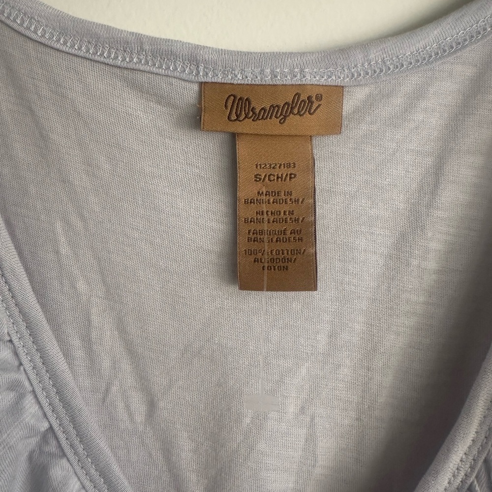Wrangler Light Gray Ruffle V-Neck Tank Top - Picture 3 of 9